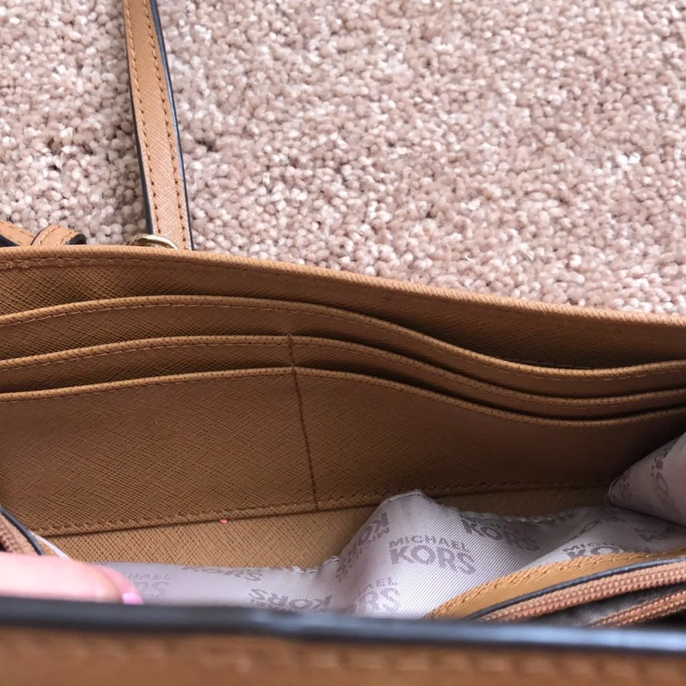 Leather Crossbody Wallet in Tan with Chain Strap Reposhing